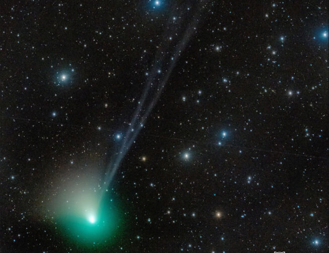 Comet C/2022 E3 (ZTF) showing its green glow and three blue ion tails. Image Credit: Jose Francisco Hernández