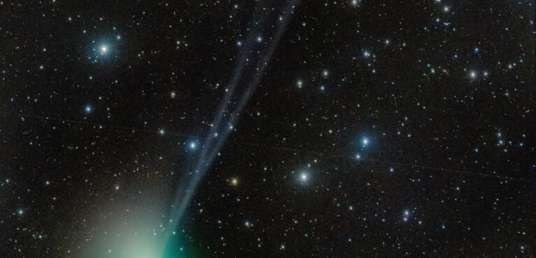 Comet C/2022 E3 (ZTF) showing its green glow and three blue ion tails. Image Credit: Jose Francisco Hernández