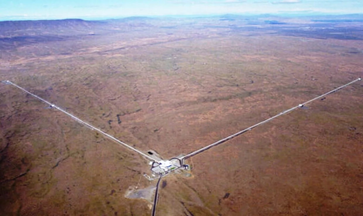 The LIGO Hanford Observatory in Washington. The ”L-shaped” is seen from an aerial view. Image credit: LIGO / Caltech / MIT