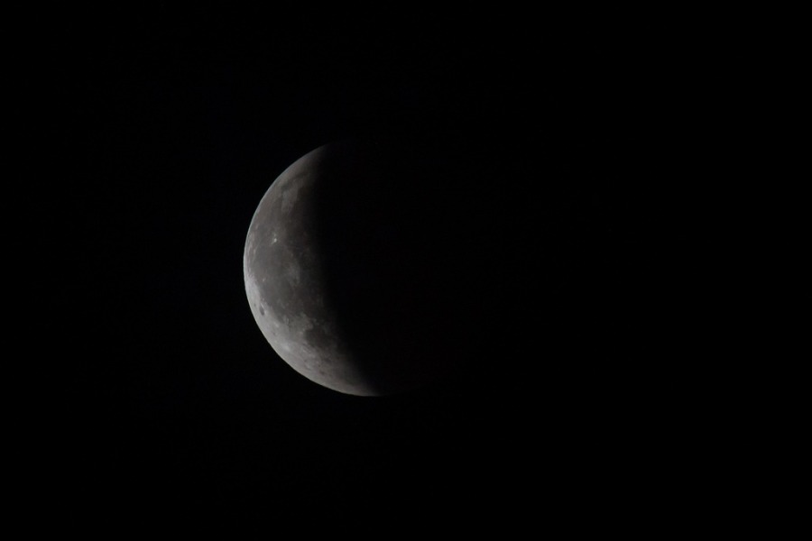 Catch a total lunar eclipse in Chicago this January!