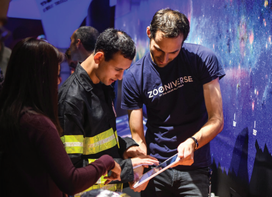 Zooniverse staff interacts with visitor at the Adler Planetarium